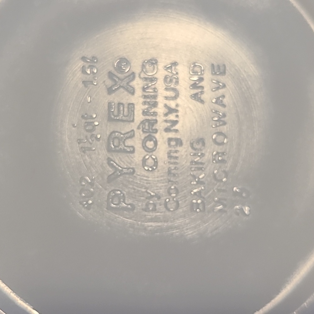 Pyrex Vintage Ombre Mixing Bowl - Picture 3 of 5